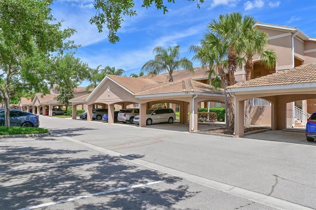 Image 41 of property listing at 1011 FAIRWAYCOVE LANE 202, Bradenton, FL 34212
