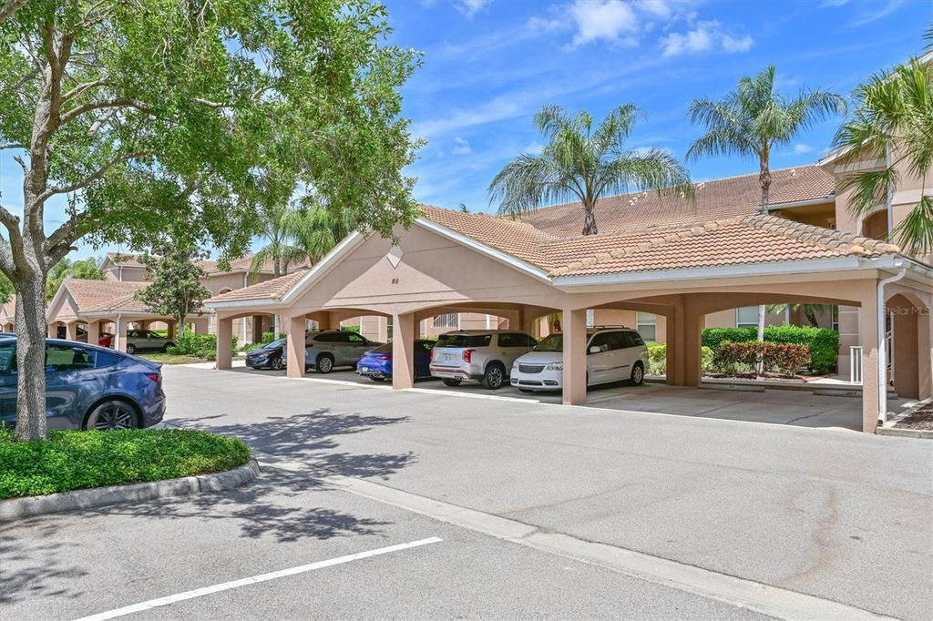 Image 42 of property listing at 1011 FAIRWAYCOVE LANE 202, Bradenton, FL 34212