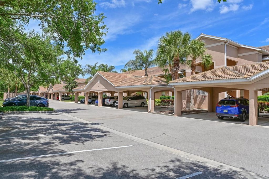 Image 43 of property listing at 1011 FAIRWAYCOVE LANE 202, Bradenton, FL 34212