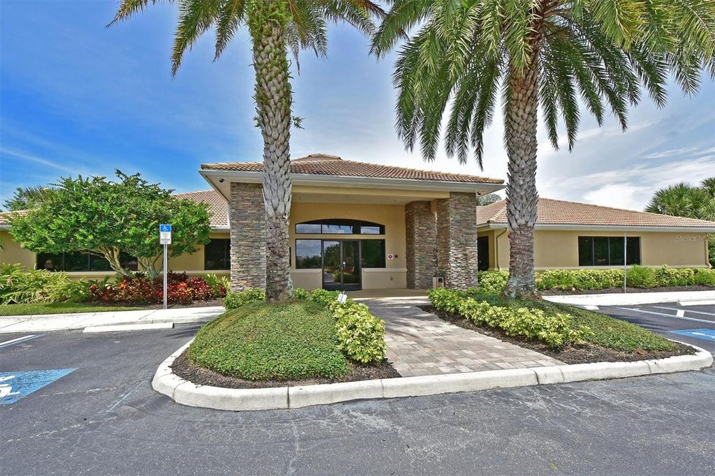 Image 46 of property listing at 1011 FAIRWAYCOVE LANE 202, Bradenton, FL 34212