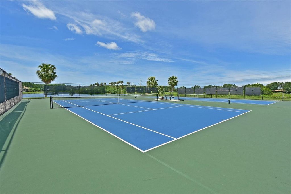 Image 49 of property listing at 1011 FAIRWAYCOVE LANE 202, Bradenton, FL 34212