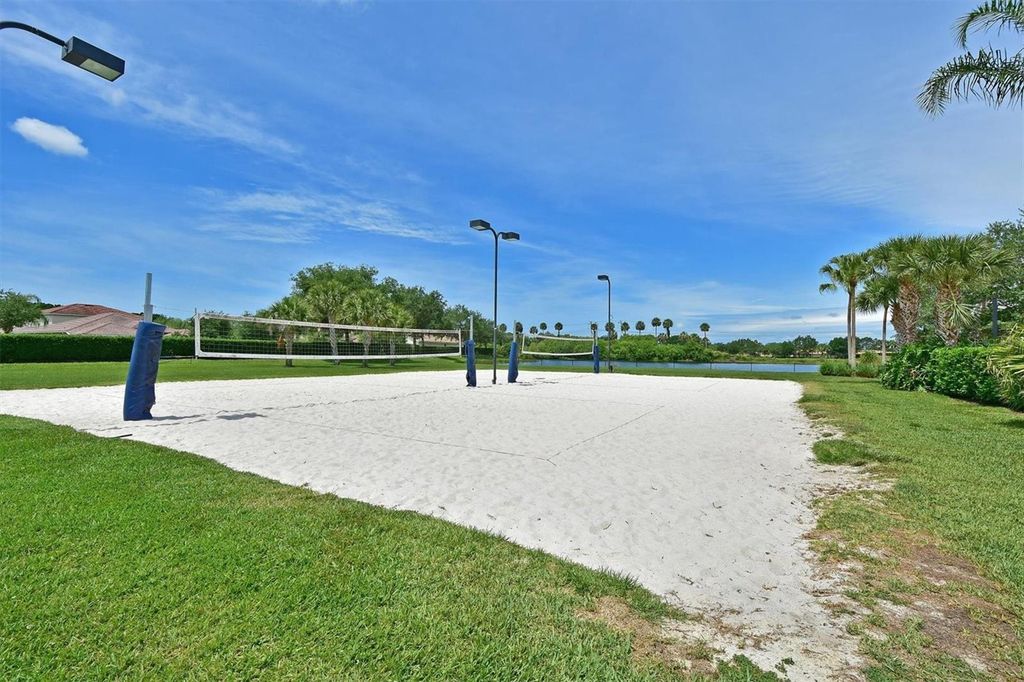 Image 52 of property listing at 1011 FAIRWAYCOVE LANE 202, Bradenton, FL 34212