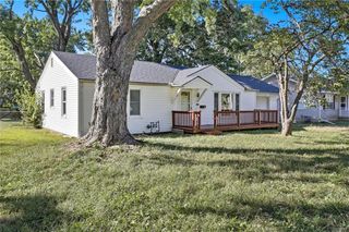 704 SW Clinton Street, Oak Grove, MO 64075