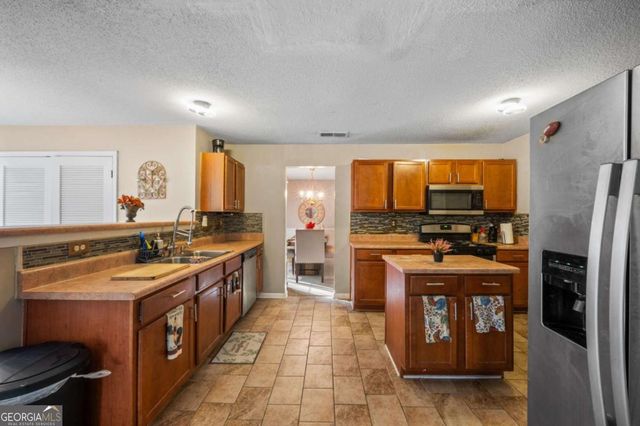 112 Bellington Drive, Mcdonough, GA 30253