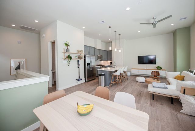 5209 Allen Street C, Houston, TX 77007