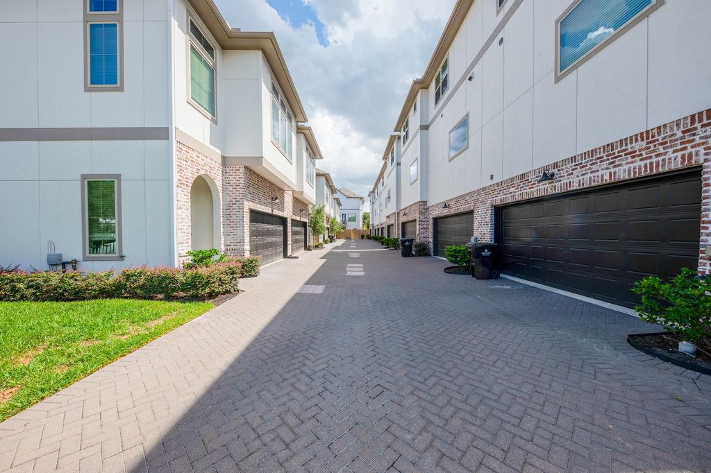 5209 Allen Street C, Houston, TX 77007