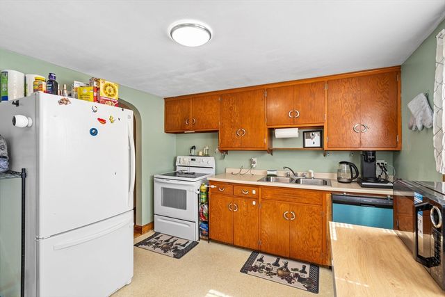 18 Mount Carmel St, Fitchburg, MA 01420