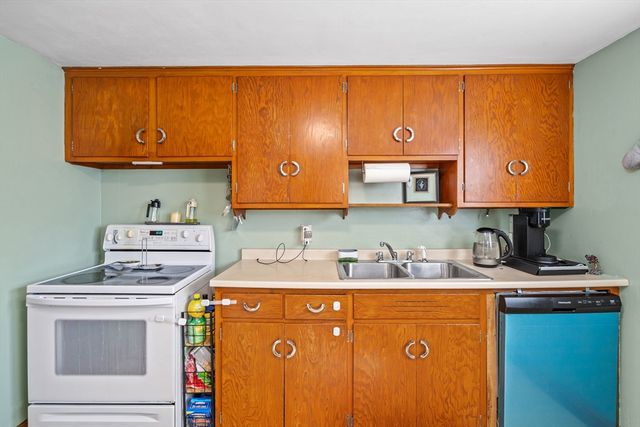 18 Mount Carmel St, Fitchburg, MA 01420