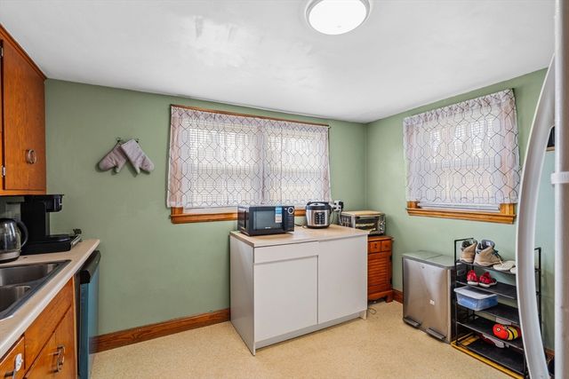 18 Mount Carmel St, Fitchburg, MA 01420