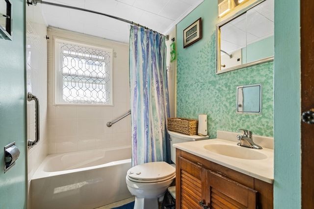 18 Mount Carmel St, Fitchburg, MA 01420