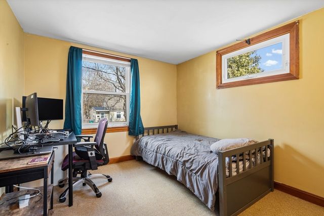 18 Mount Carmel St, Fitchburg, MA 01420