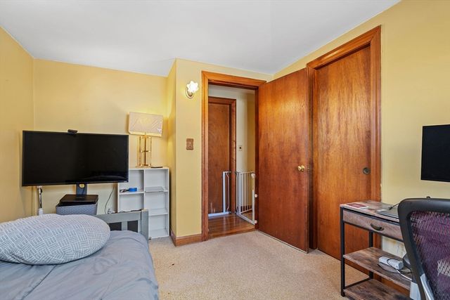 18 Mount Carmel St, Fitchburg, MA 01420