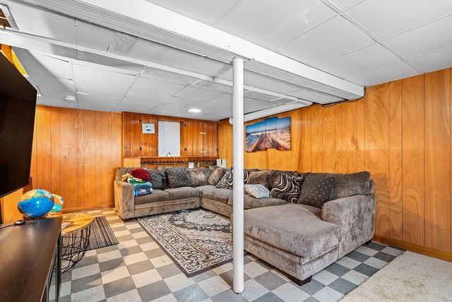 18 Mount Carmel St, Fitchburg, MA 01420