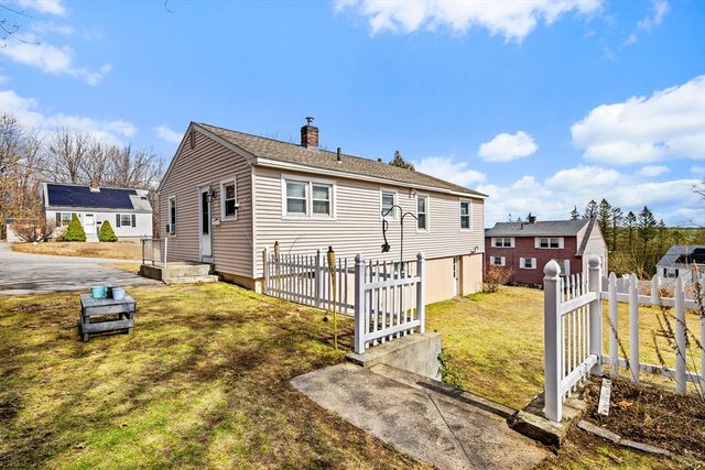 18 Mount Carmel St, Fitchburg, MA 01420