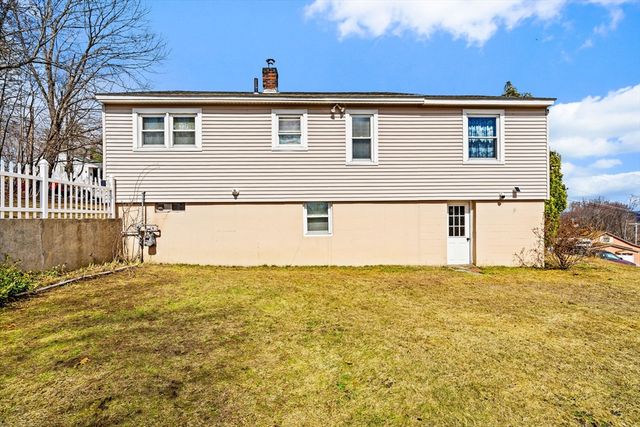 18 Mount Carmel St, Fitchburg, MA 01420