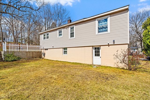 18 Mount Carmel St, Fitchburg, MA 01420