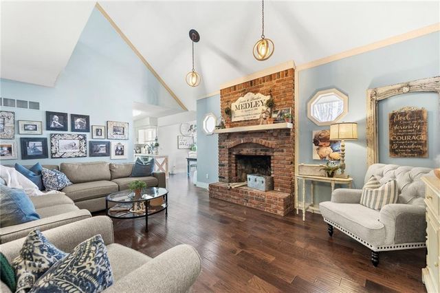 4070 SW Lido Drive, Lee's Summit, MO 64082