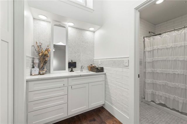 4070 SW Lido Drive, Lee's Summit, MO 64082