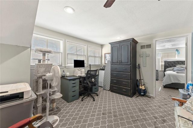 4070 SW Lido Drive, Lee's Summit, MO 64082