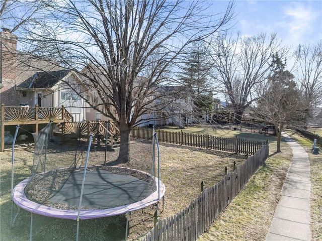 4070 SW Lido Drive, Lee's Summit, MO 64082