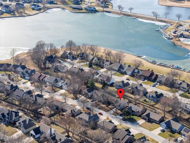 4070 SW Lido Drive, Lee's Summit, MO 64082