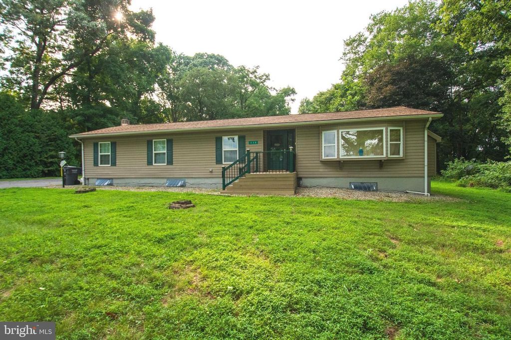 330 BRICK RD, Oxford, PA 19363
