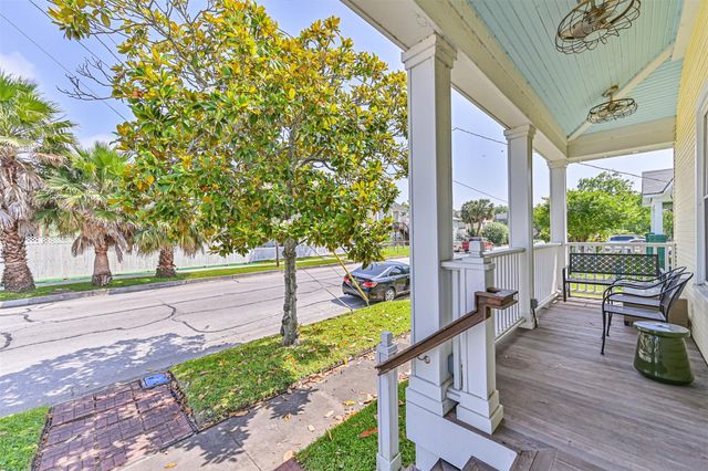 3927 Bernardo De Galvez Avenue, Galveston, TX 77550