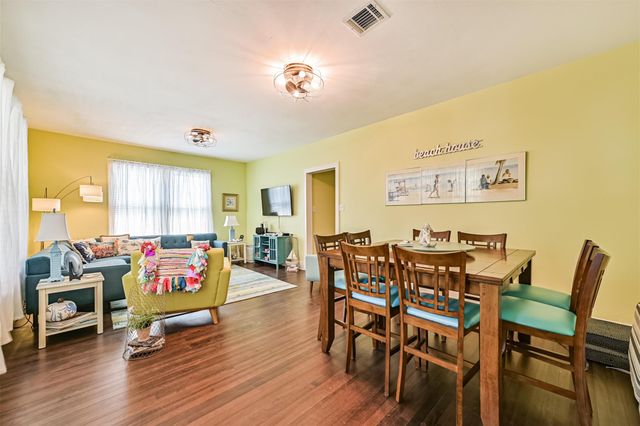 3927 Bernardo De Galvez Avenue, Galveston, TX 77550