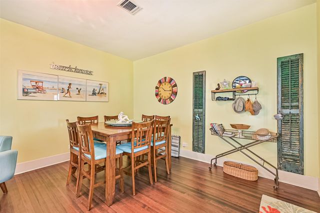 3927 Bernardo De Galvez Avenue, Galveston, TX 77550