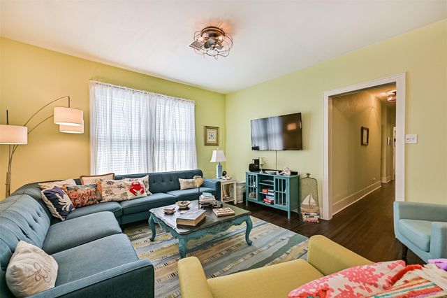 3927 Bernardo De Galvez Avenue, Galveston, TX 77550