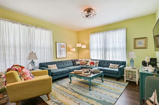 3927 Bernardo De Galvez Avenue, Galveston, TX 77550