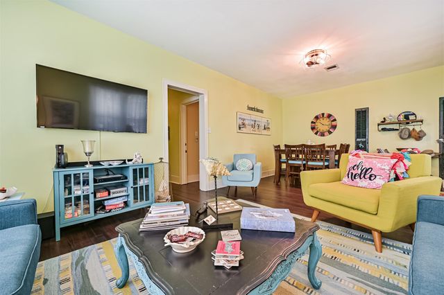 3927 Bernardo De Galvez Avenue, Galveston, TX 77550