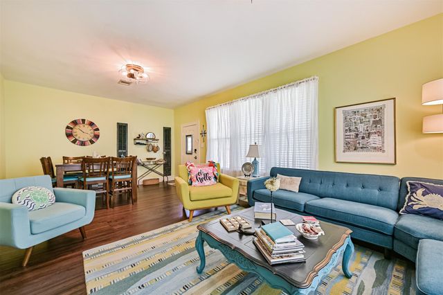 3927 Bernardo De Galvez Avenue, Galveston, TX 77550