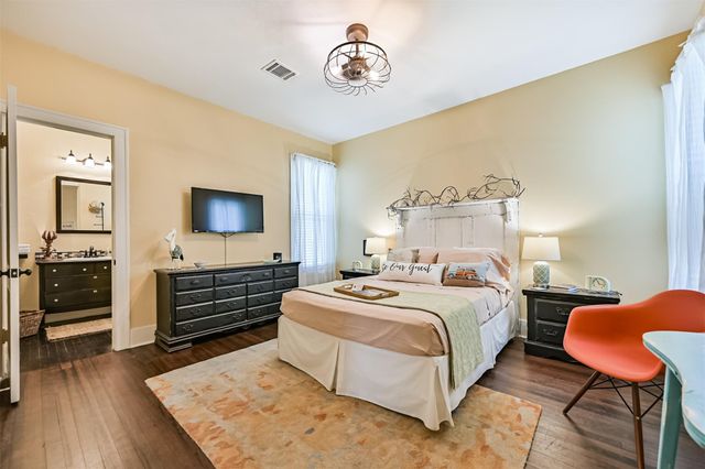 3927 Bernardo De Galvez Avenue, Galveston, TX 77550