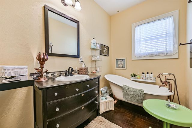 3927 Bernardo De Galvez Avenue, Galveston, TX 77550