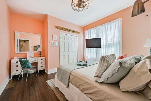 3927 Bernardo De Galvez Avenue, Galveston, TX 77550