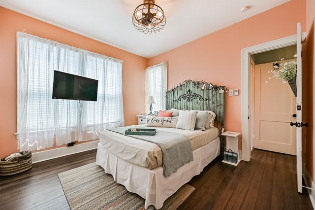 3927 Bernardo De Galvez Avenue, Galveston, TX 77550