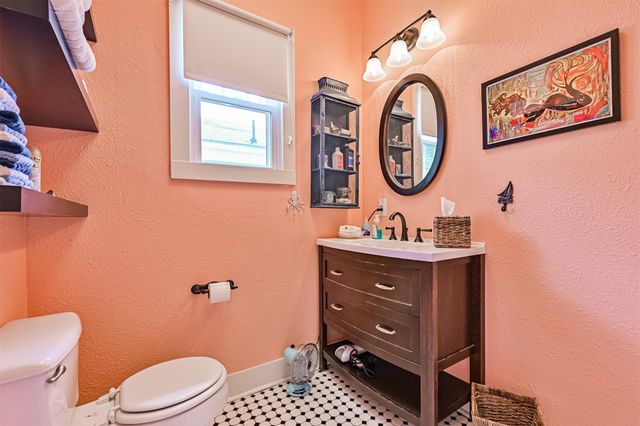 3927 Bernardo De Galvez Avenue, Galveston, TX 77550