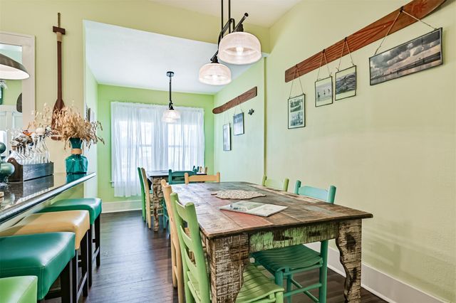 3927 Bernardo De Galvez Avenue, Galveston, TX 77550