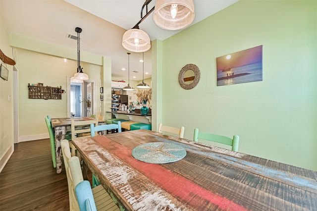 3927 Bernardo De Galvez Avenue, Galveston, TX 77550