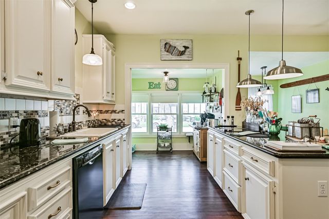 3927 Bernardo De Galvez Avenue, Galveston, TX 77550