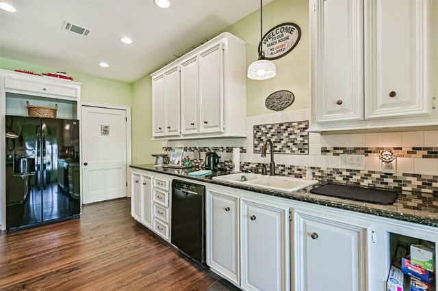 3927 Bernardo De Galvez Avenue, Galveston, TX 77550