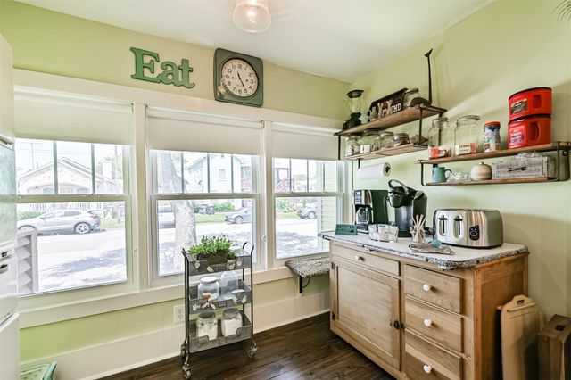 3927 Bernardo De Galvez Avenue, Galveston, TX 77550