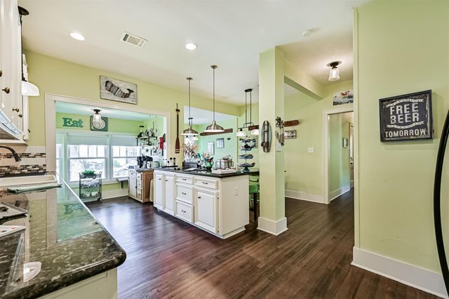 3927 Bernardo De Galvez Avenue, Galveston, TX 77550