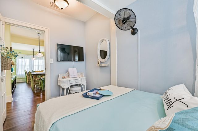 3927 Bernardo De Galvez Avenue, Galveston, TX 77550