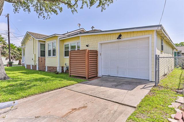 3927 Bernardo De Galvez Avenue, Galveston, TX 77550