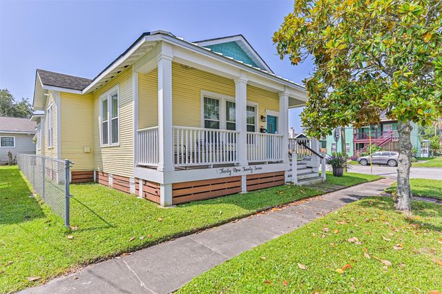 3927 Bernardo De Galvez Avenue, Galveston, TX 77550
