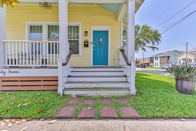 3927 Bernardo De Galvez Avenue, Galveston, TX 77550
