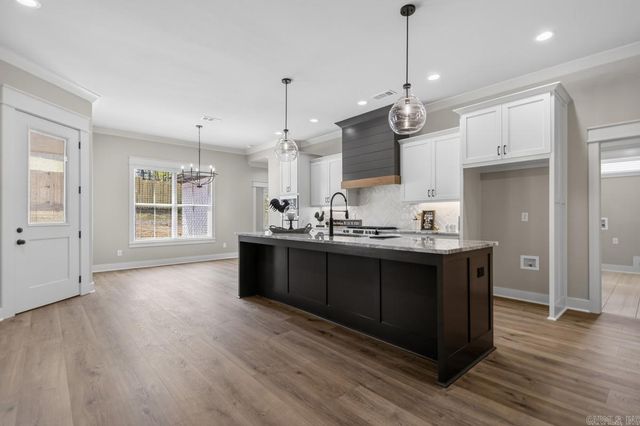 557 Valley Oak Drive, Sherwood, AR 72120