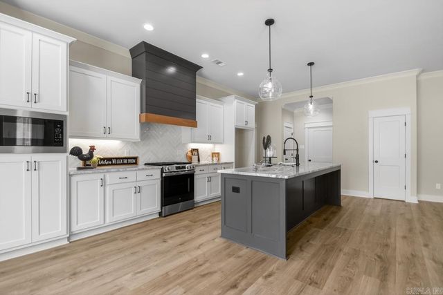 557 Valley Oak Drive, Sherwood, AR 72120